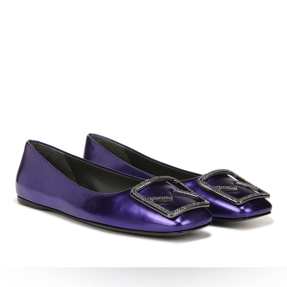Leather flats with accents